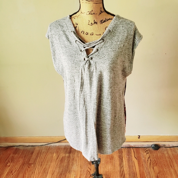Maurices Tops - Maurices Gray V-Neck Graphic Print Back Short Sleeve Pullover Blouse Siz…